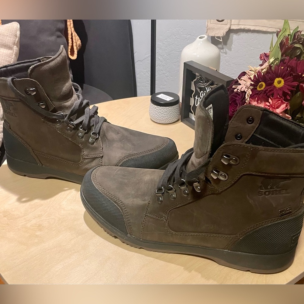 Sorel mens Ankeny II mid boot. Size 13